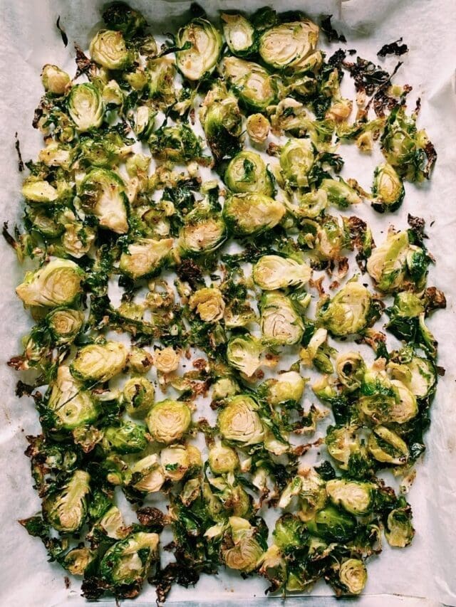 HOW TO MAKE ROASTED BRUSSEL SPROUTS (THAT ACTUALLY TASTE GOOD!)