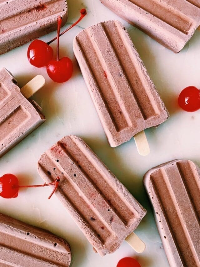 HOW TO MAKE CHOCOLATE POPSICLES