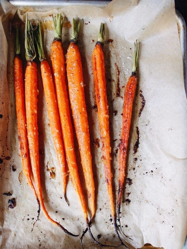 ROASTED CARROTS WITH HONEY AND GINGER
