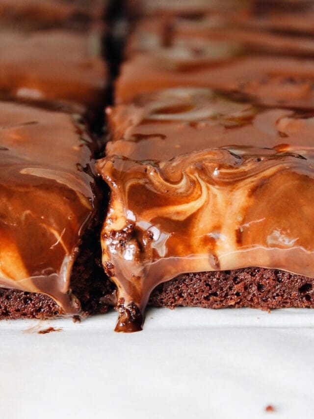 close up of gluten free peanut butter cup brownies