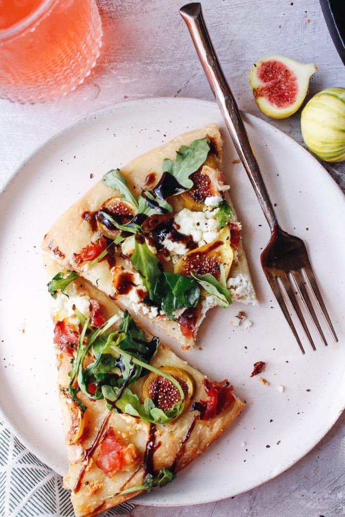 fig and prosciutto pizza with balsamic glaze on a plate