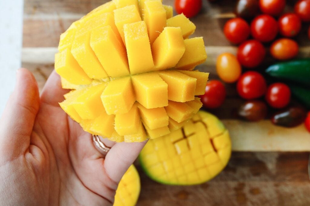 process for cutting a mango