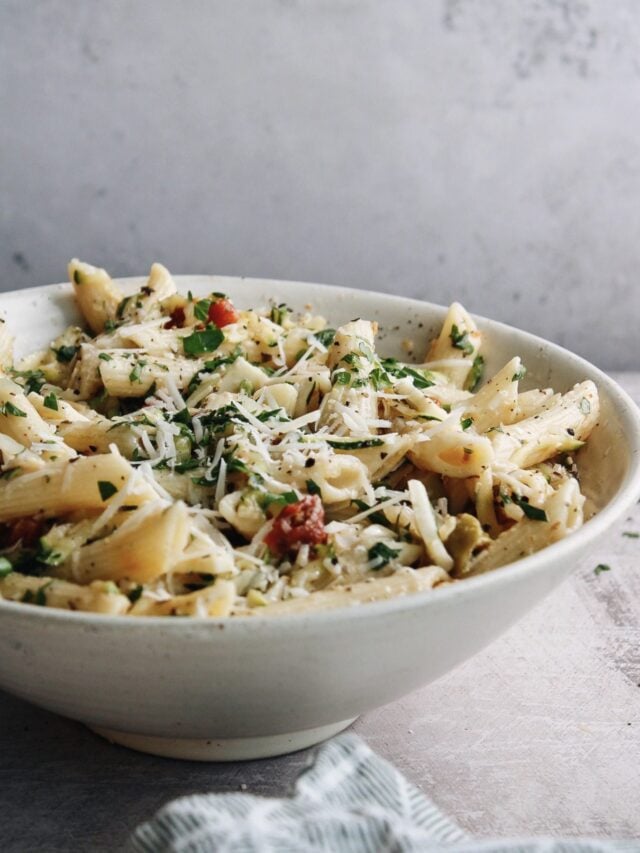 pasta salad with sun-dried tomatoes, green olives and provolone