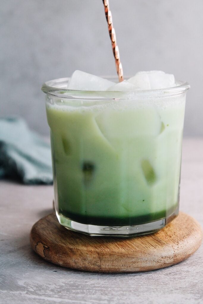 https://www.figjar.com/wp-content/uploads/2023/07/matcha-latte-stirred-683x1024.jpg