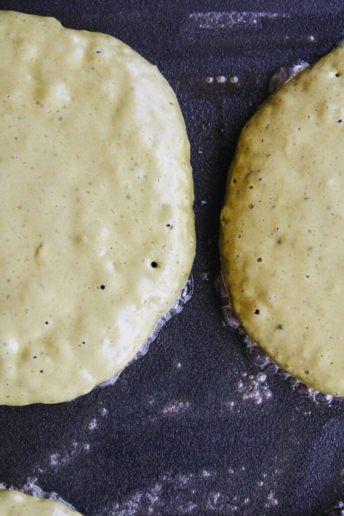 what pancakes look like when ready to flip